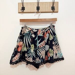 Top Apparel High Waisted Floral Pleated Shorts Small